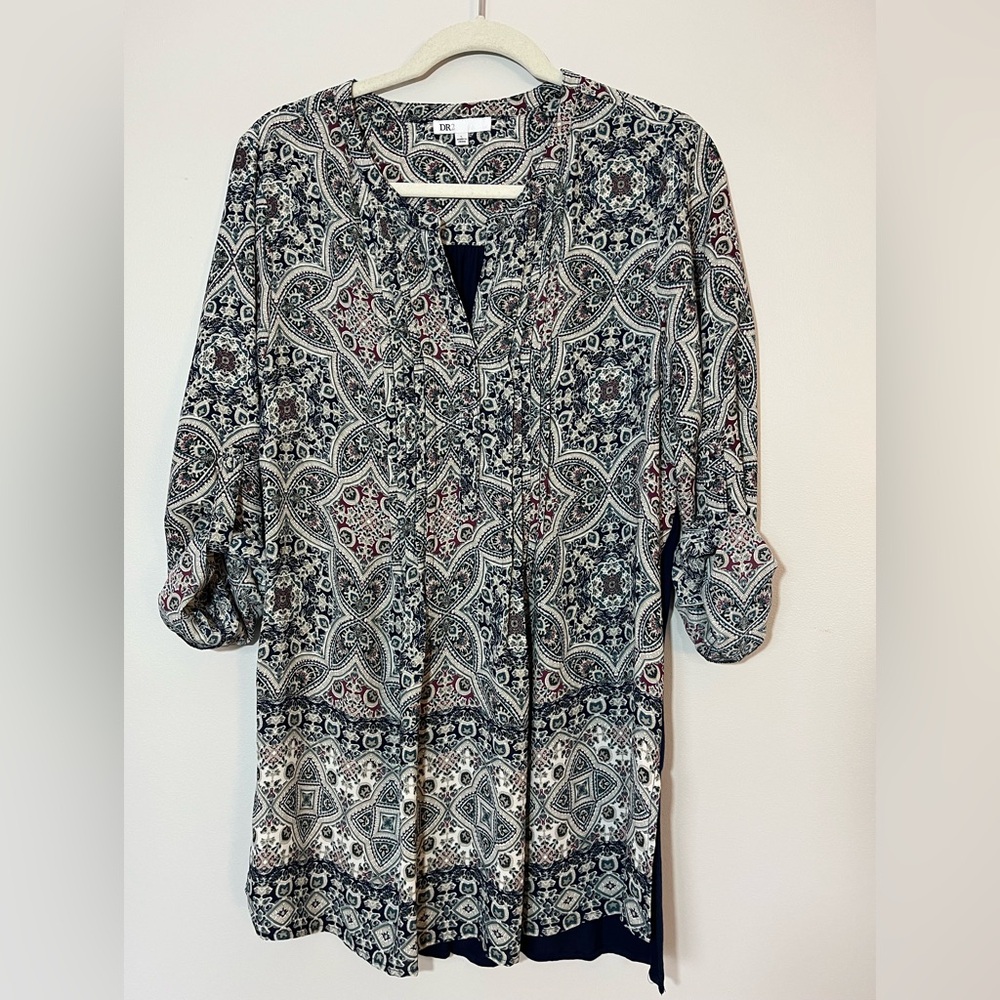 DR2 Lightweight Tunic Top with Notched Neck and Pleats Women’s Size Large